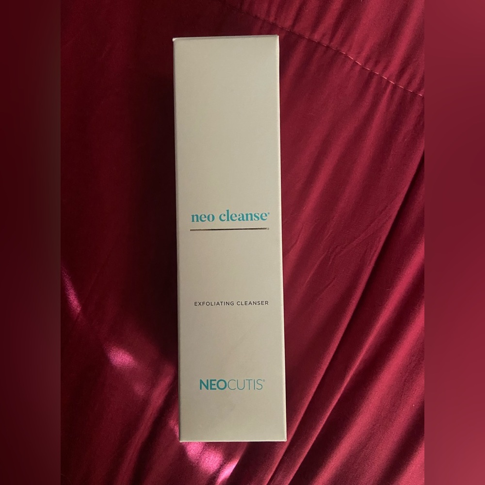 Neo Cleanse exfoliating cleanser by Neocutis